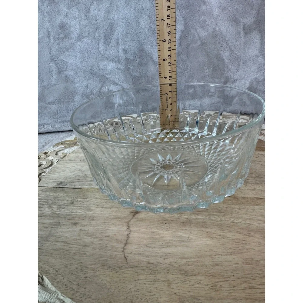 Arcoroc France Glass Serving Bowl 8In Diamond Cut Starburst Pattern ClearVintage